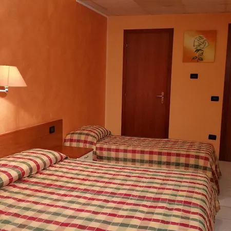 Hotel Leon - Ristorante Al Cavallino Rosso 3*