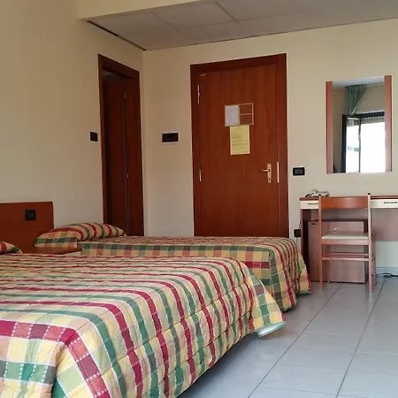 Leon - Ristorante Al Cavallino Rosso ホテル 3*