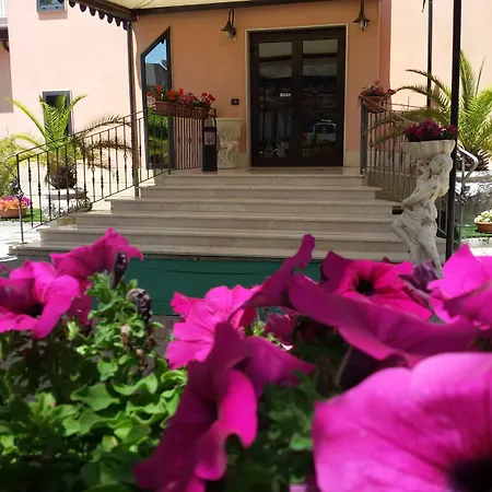 Hotel Leon - Ristorante Al Cavallino Rosso 3*