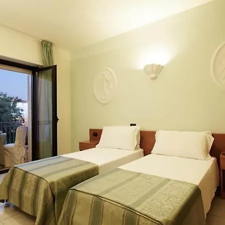 ホテル Leon - Ristorante Al Cavallino Rosso サン・ジョバンニ・ロトンド