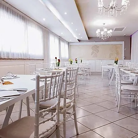Leon - Ristorante Al Cavallino Rosso Отель Сан-Джованни-Ротондо