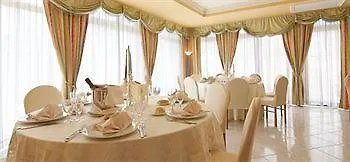 호텔 Leon - Ristorante Al Cavallino Rosso 3*