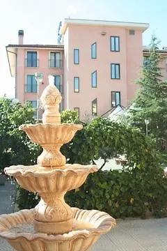 호텔 Leon - Ristorante Al Cavallino Rosso 3*