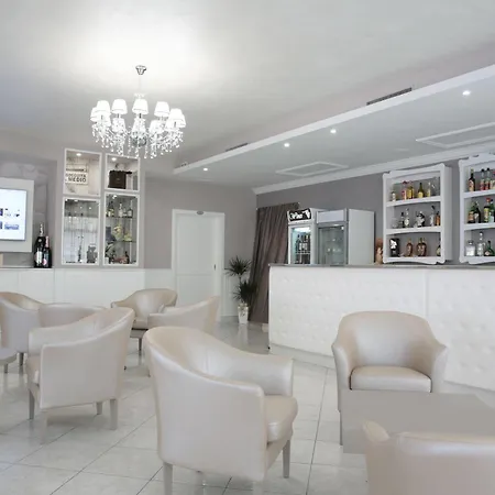 Leon - Ristorante Al Cavallino Rosso 호텔 3*