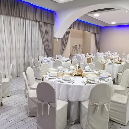 酒店 里昂酒店及罗索卡瓦利诺餐厅 圣乔瓦尼·罗通多